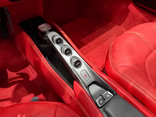 Ferrari F8 2022