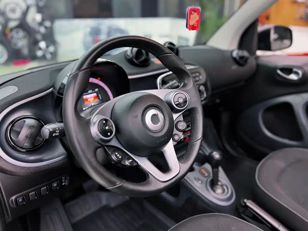 smart Fortwo 2017 — фото 15
