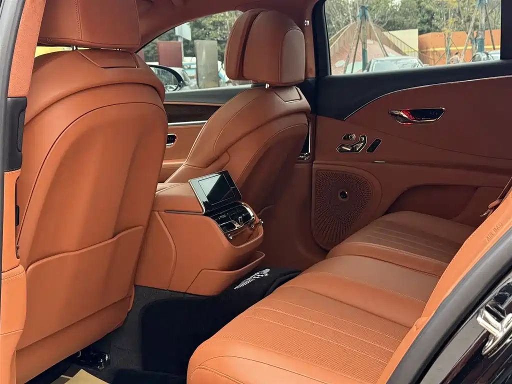 Bentley Flying Spur 2021 — фото 8