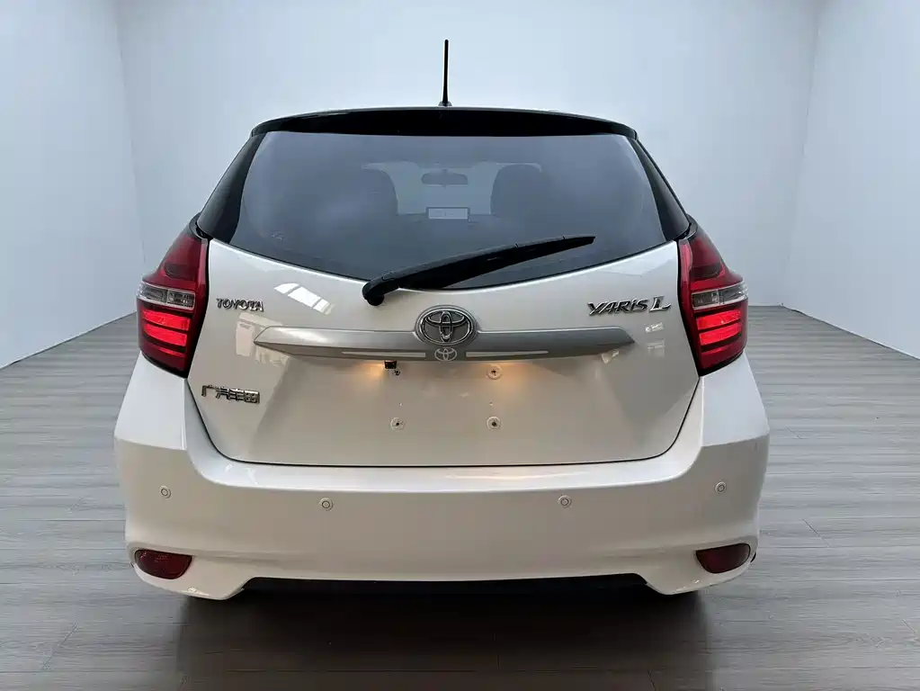 Toyota Yaris L 2023