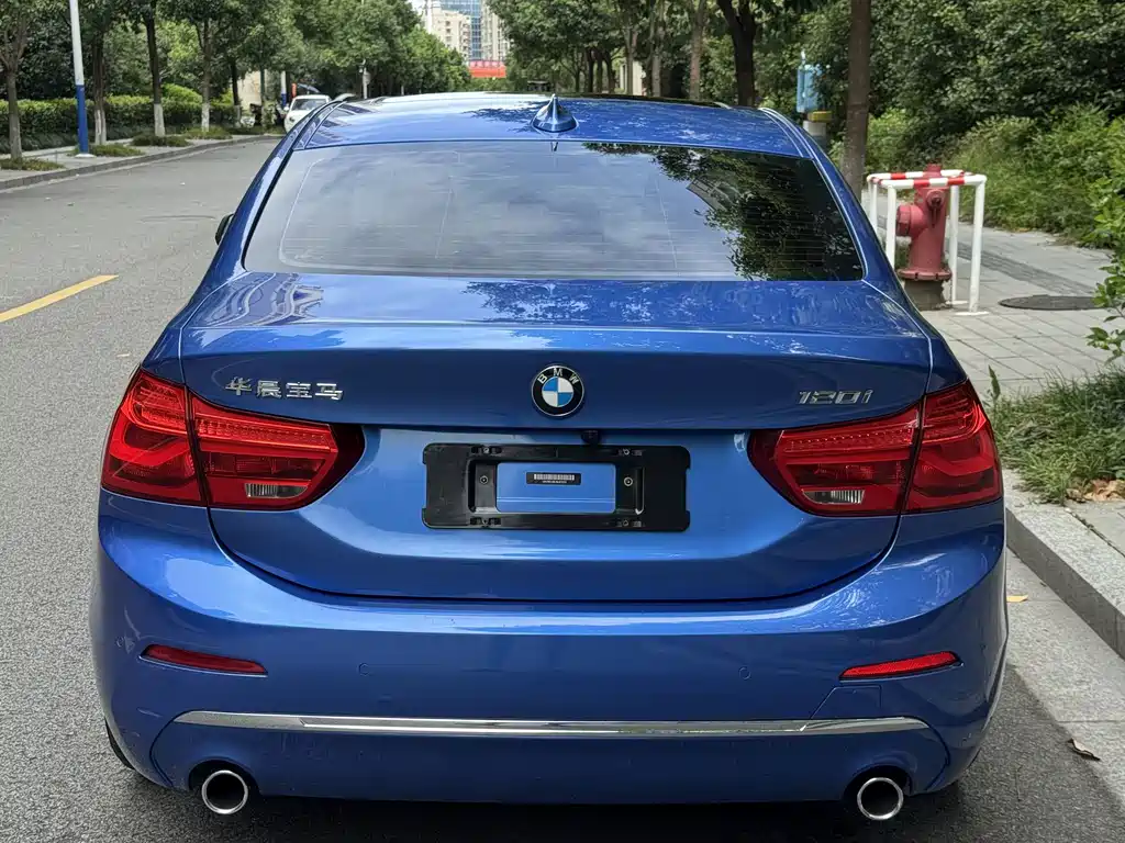 BMW 1 Series 2018 — фото 9