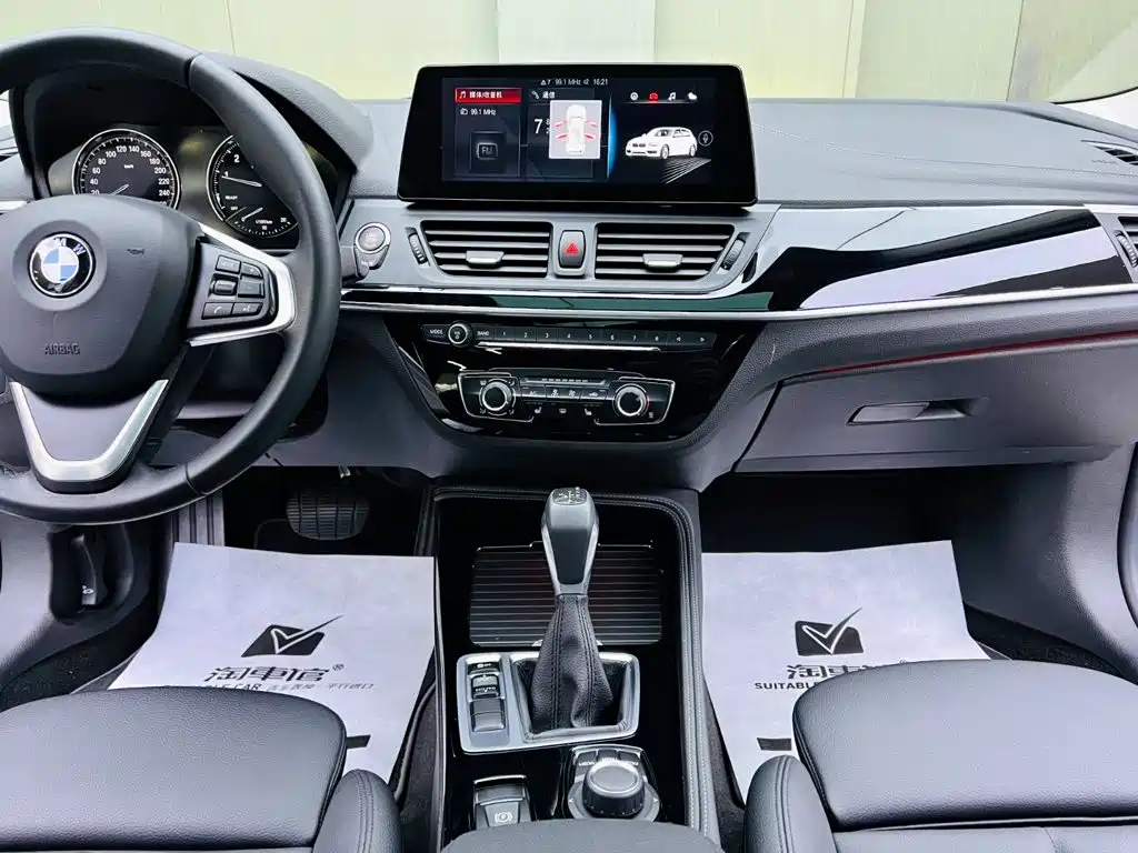 BMW 1 Series 2018 — фото 12