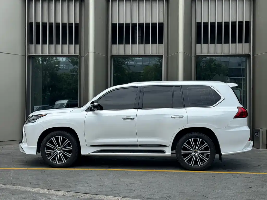Lexus LX 2019 — фото 8