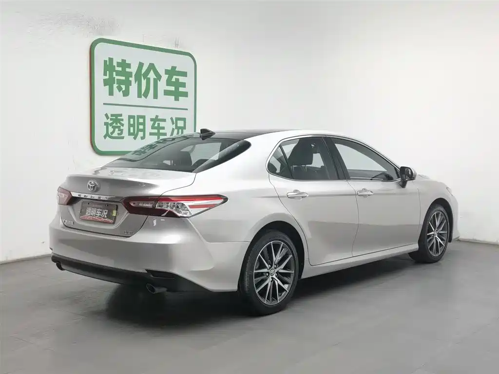 Toyota Camry 2022 — фото 2