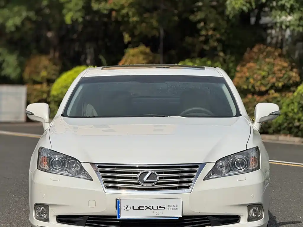 Lexus ES 2010 — фото 1