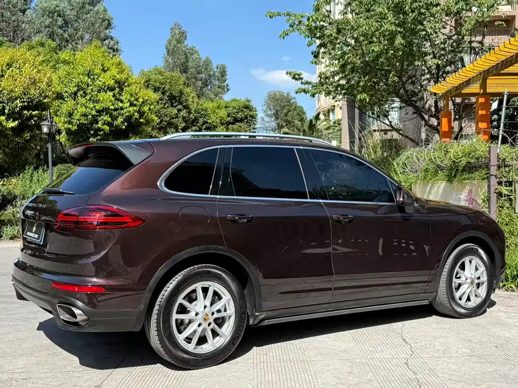 Porsche Cayenne 2017 — фото 27