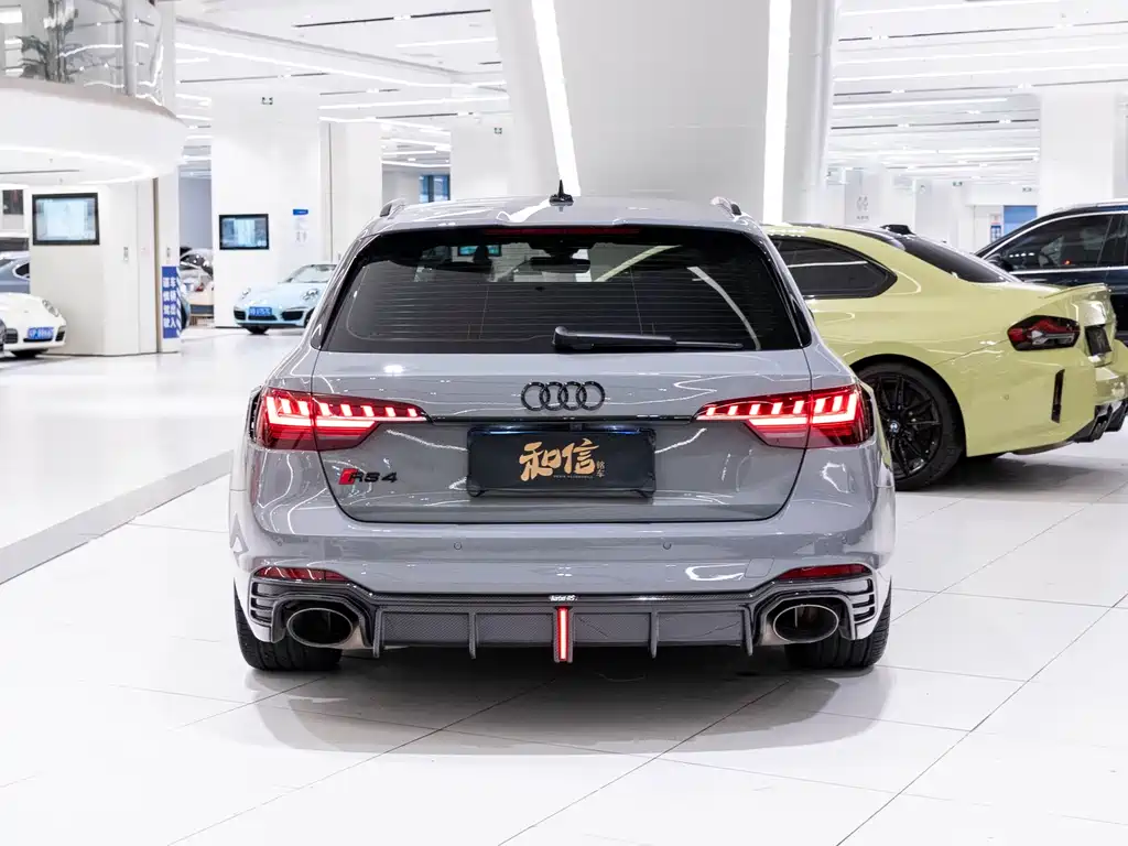 Audi RS 4 2022 — фото 4