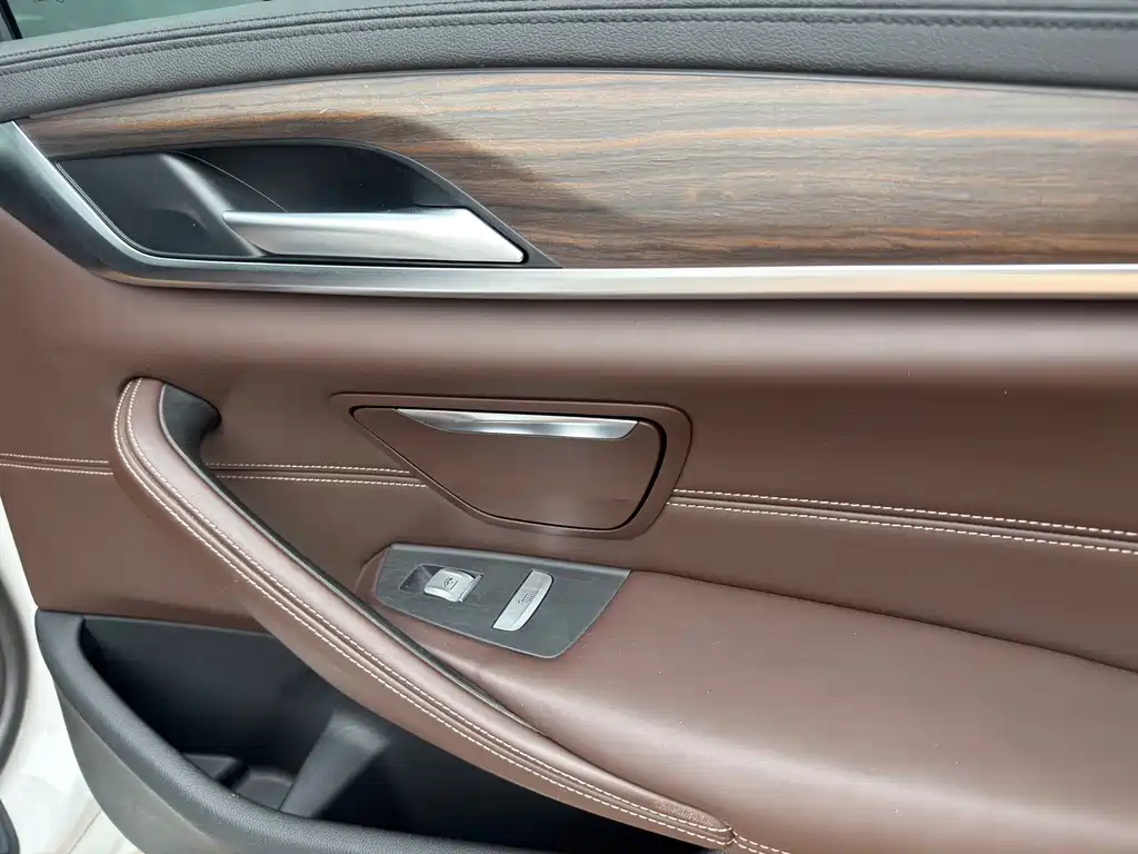 BMW 5 Series New Energy 2019 — фото 13