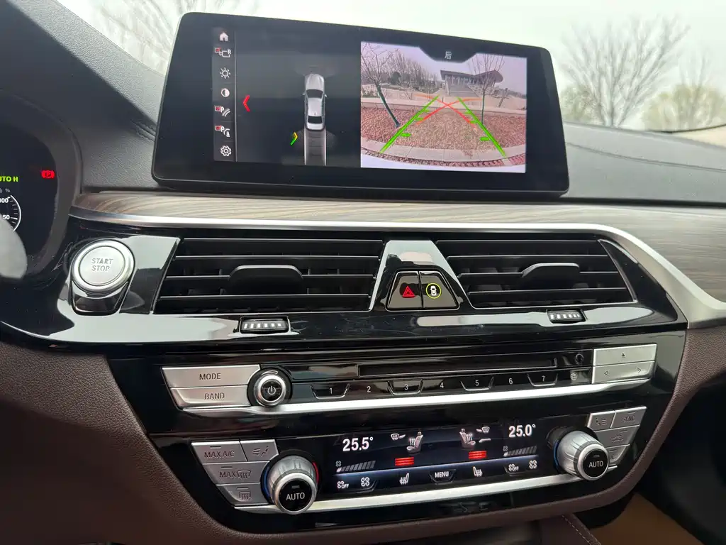 BMW 5 Series New Energy 2019 — фото 8