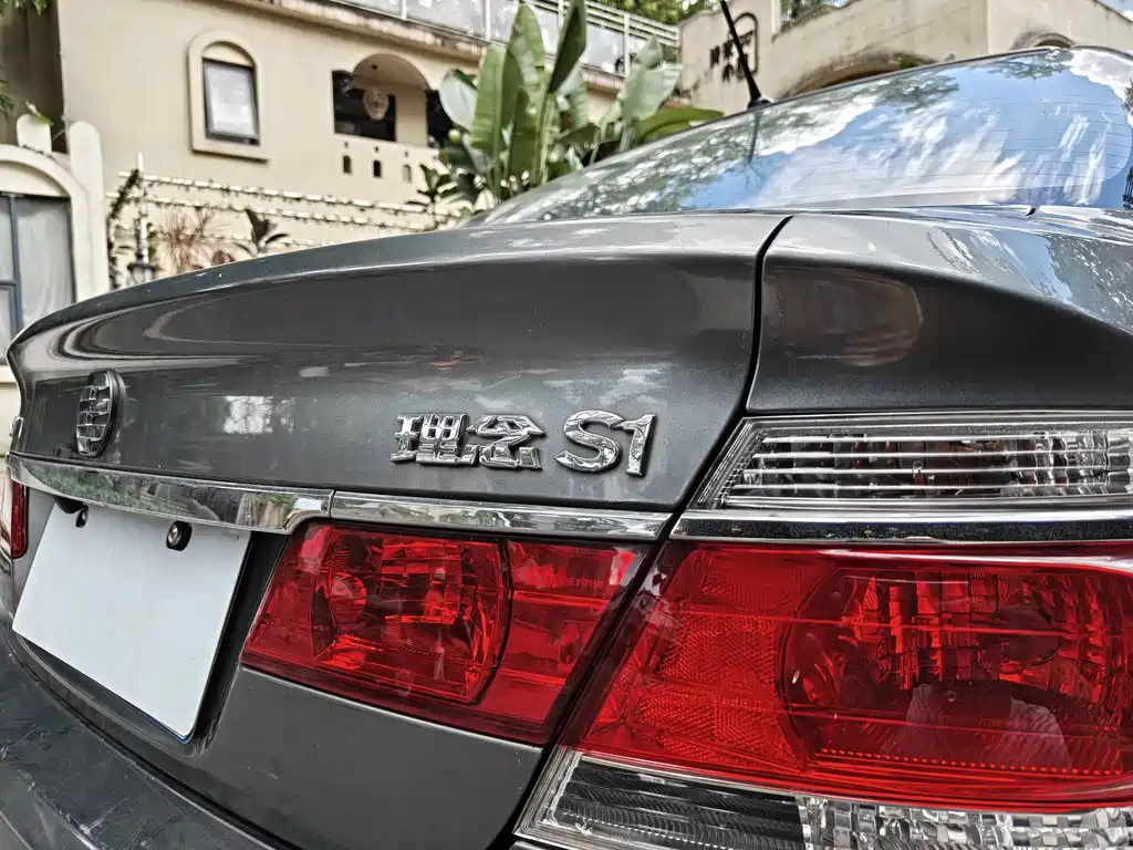 Everus S1 2012