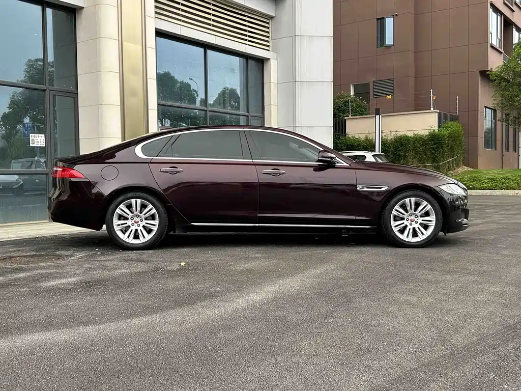 Jaguar XFL 2018 — фото 15