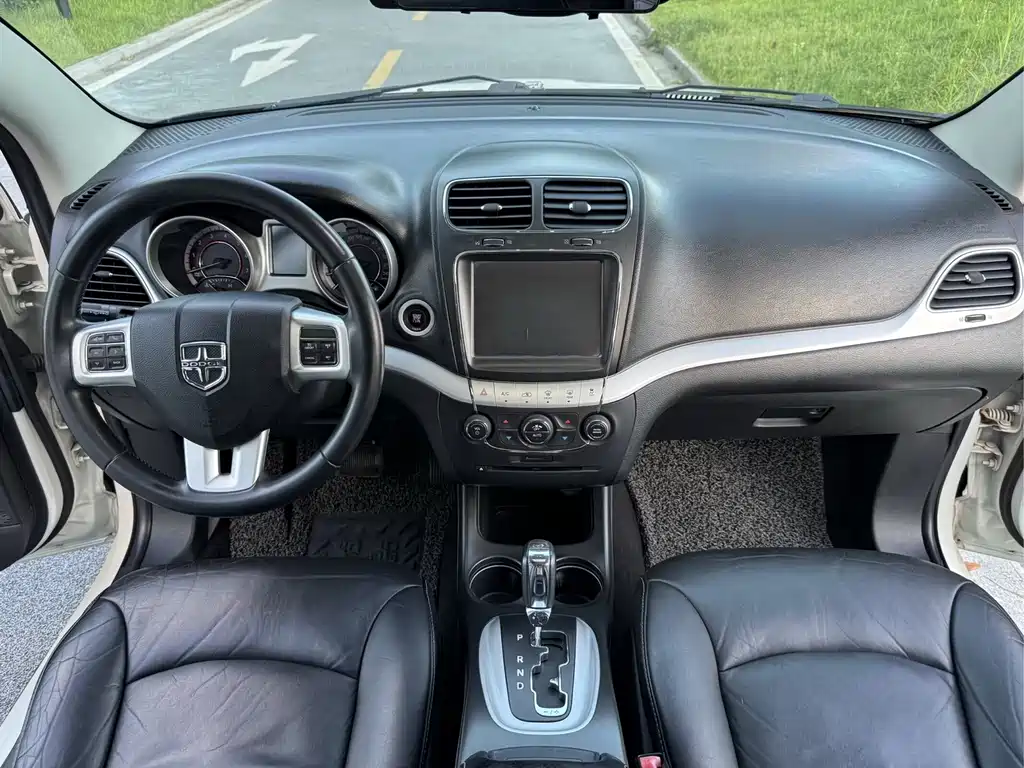 Dodge Journey 2014 — фото 10