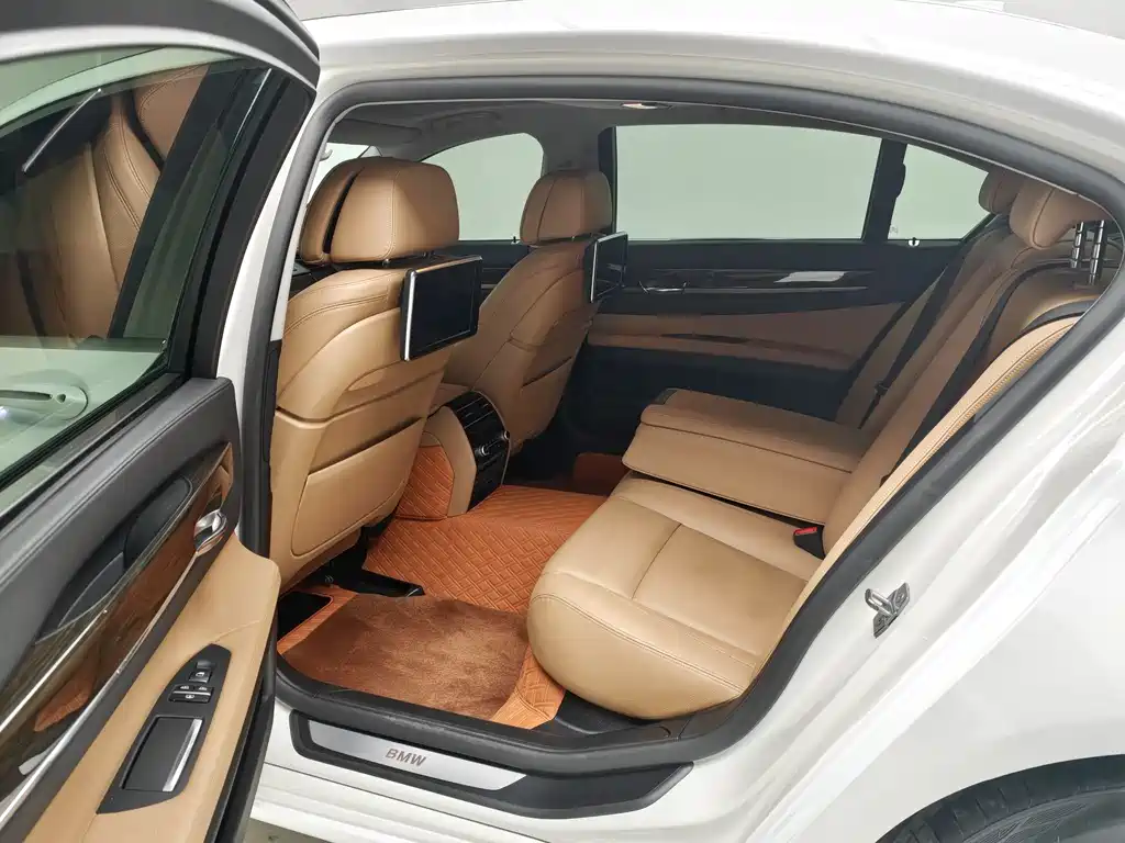 BMW 7 Series 2014 — фото 17