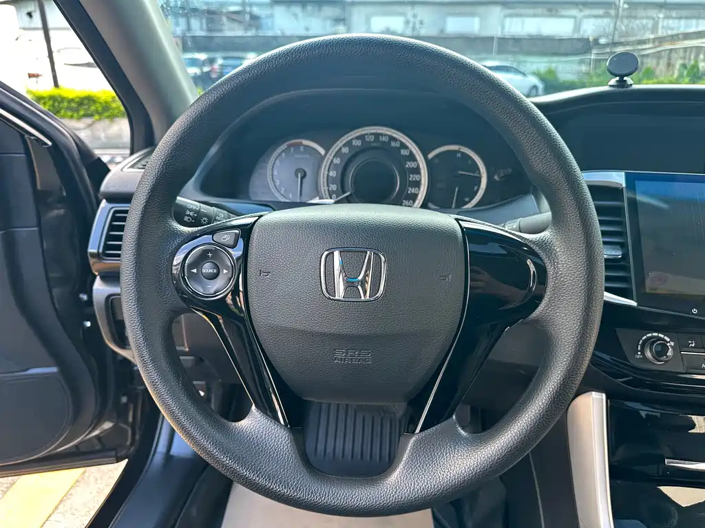 Honda Accord 2017 — фото 8