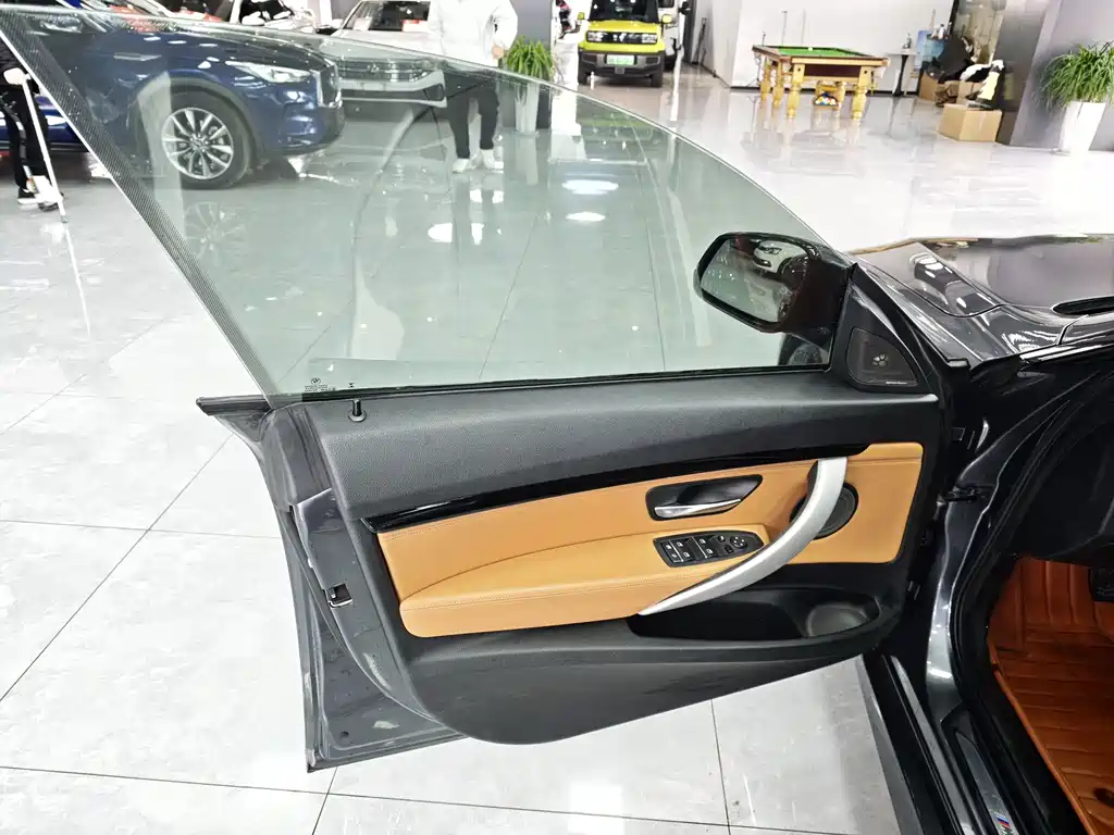BMW 3 Series GT 2018 — фото 13
