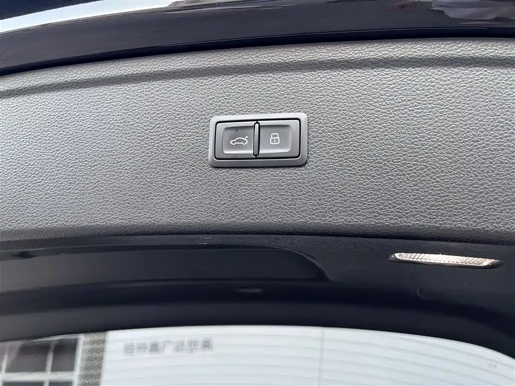 Audi Q5L 2023 — фото 19