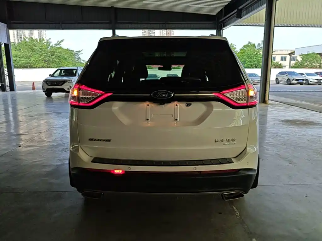 Ford Edge 2018 — фото 6