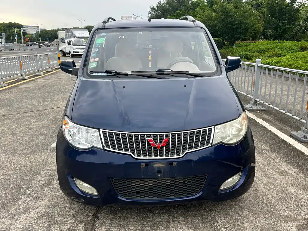 Wuling Hongguang 2014