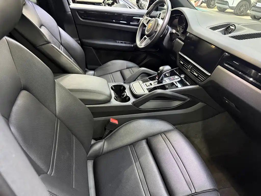 Porsche Cayenne 2021