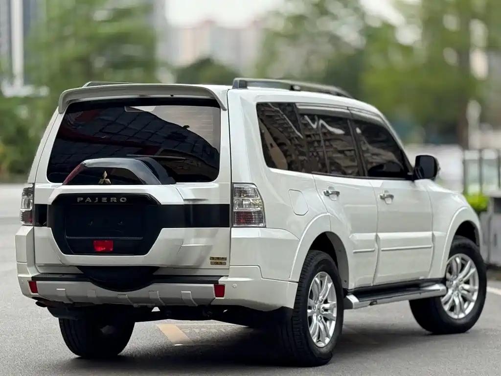 Mitsubishi Pajero 2020 — фото 16