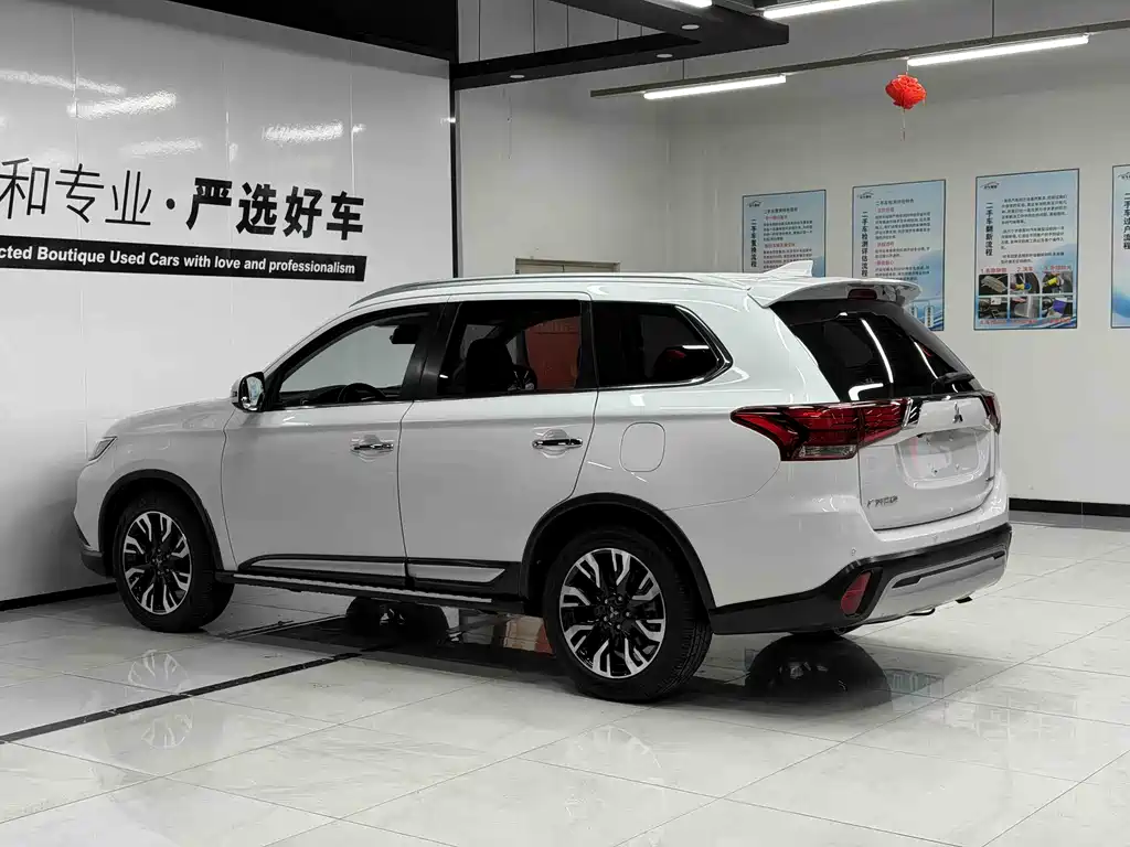 Mitsubishi Outlander 2019 — фото 6