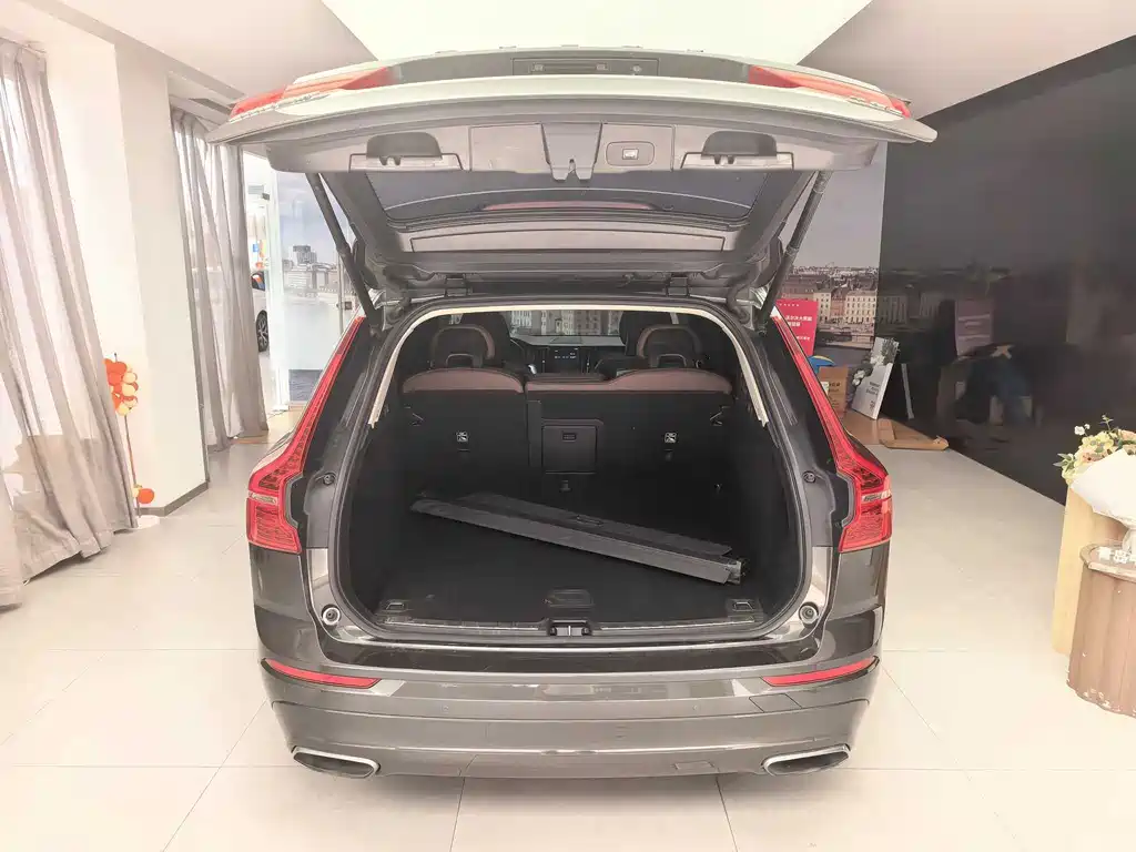 Volvo XC60 2018 — фото 13