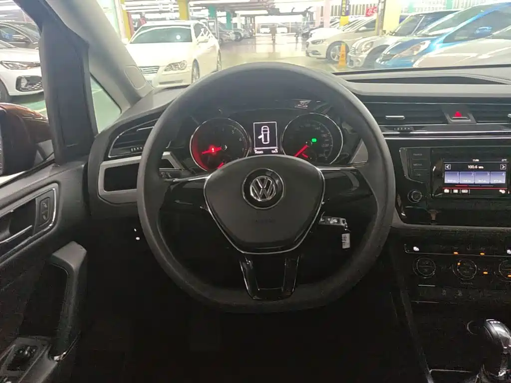 Volkswagen Touran 2016 — фото 11