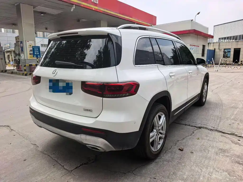 Mercedes-Benz GLB 2023