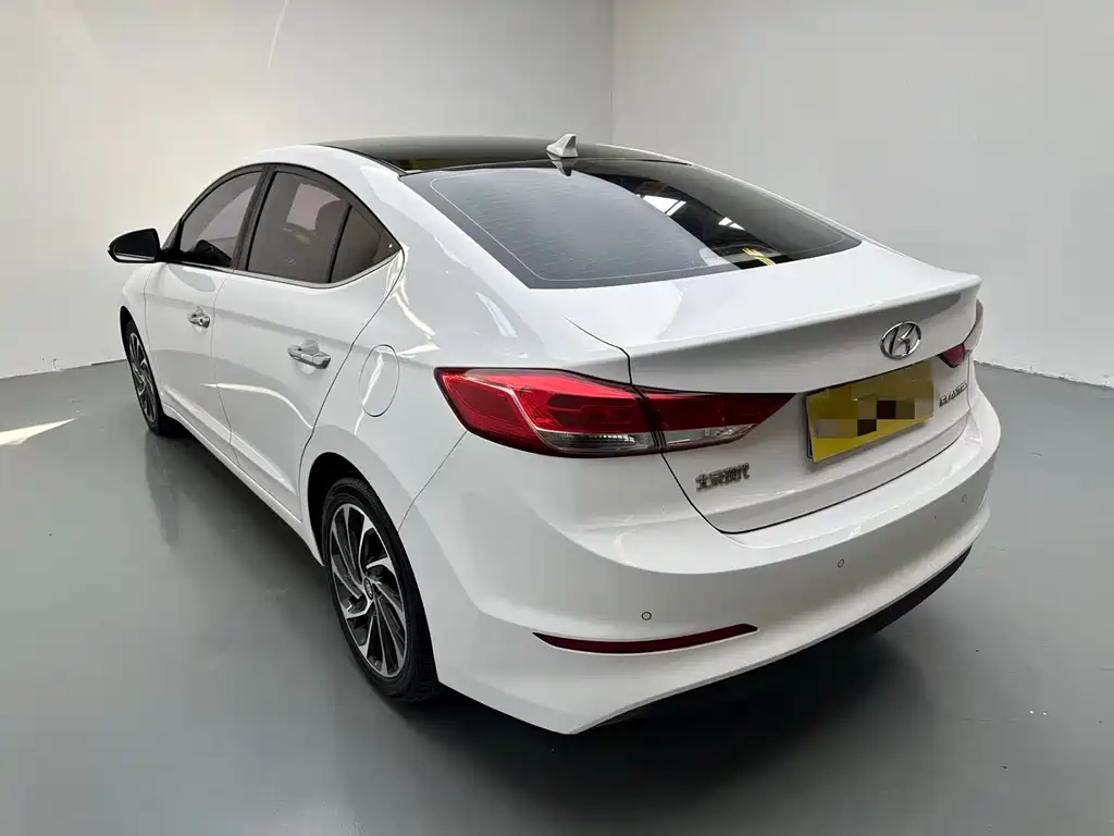 Hyundai Elantra 2020 — фото 7