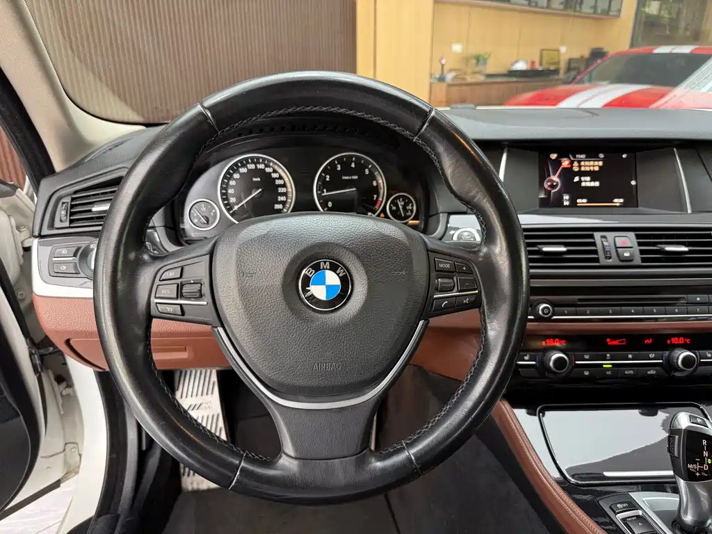 BMW 5 Series 2014 — фото 13
