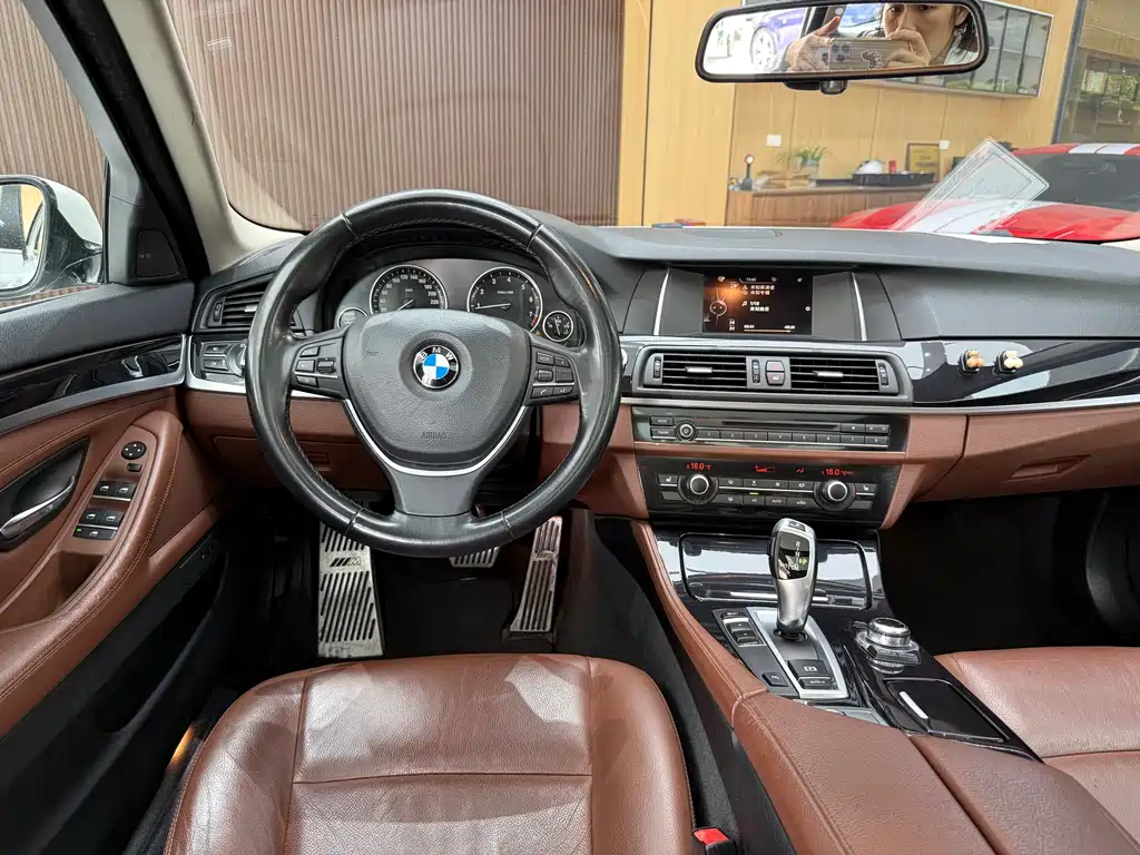 BMW 5 Series 2014 — фото 20