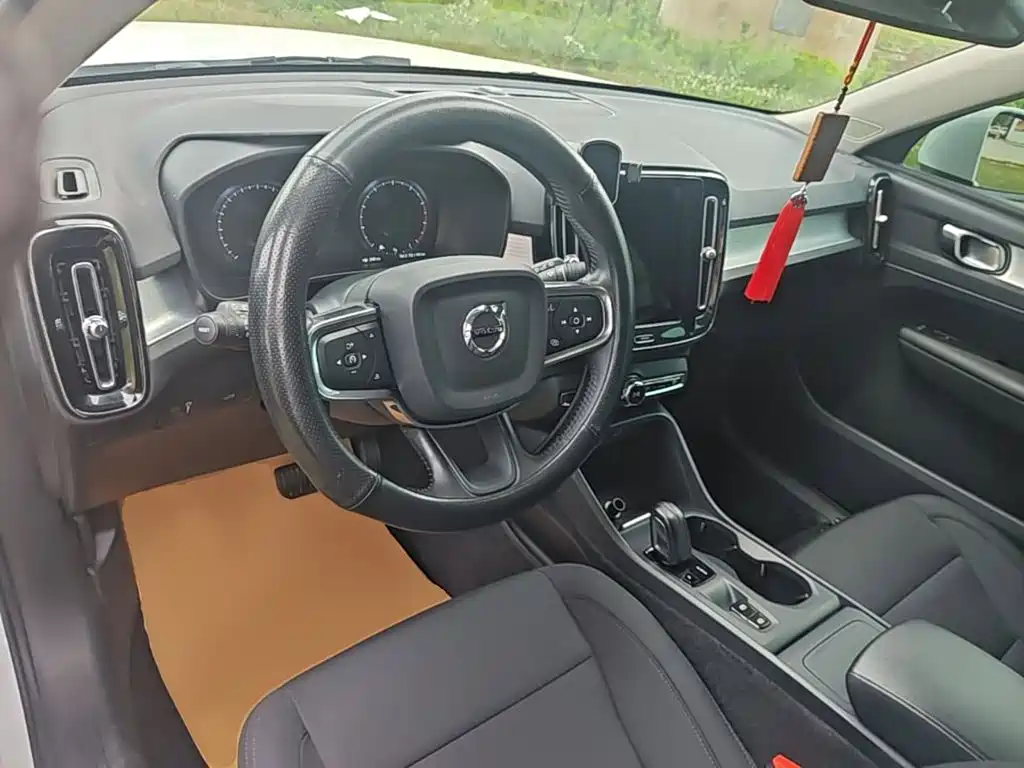 Volvo XC40 2021 — фото 10