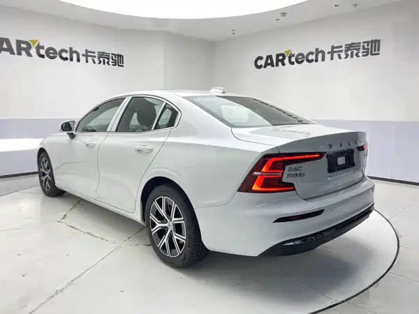 Volvo S60 2024