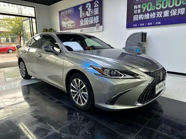 Lexus ES 2024
