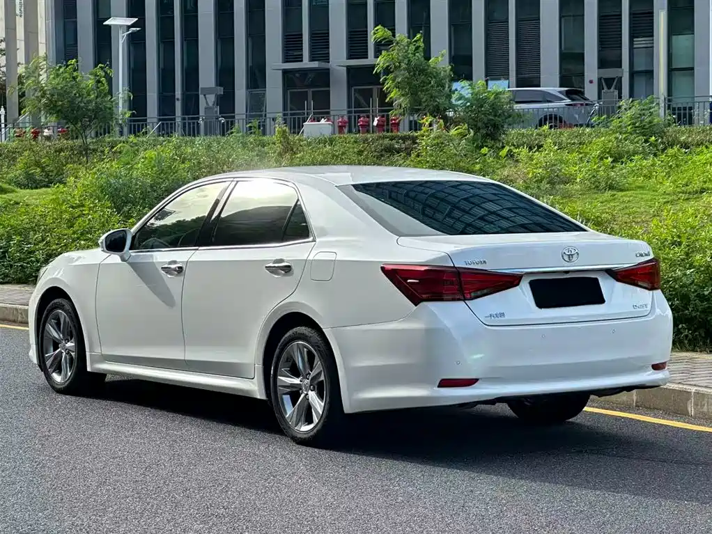 Toyota Crown 2017