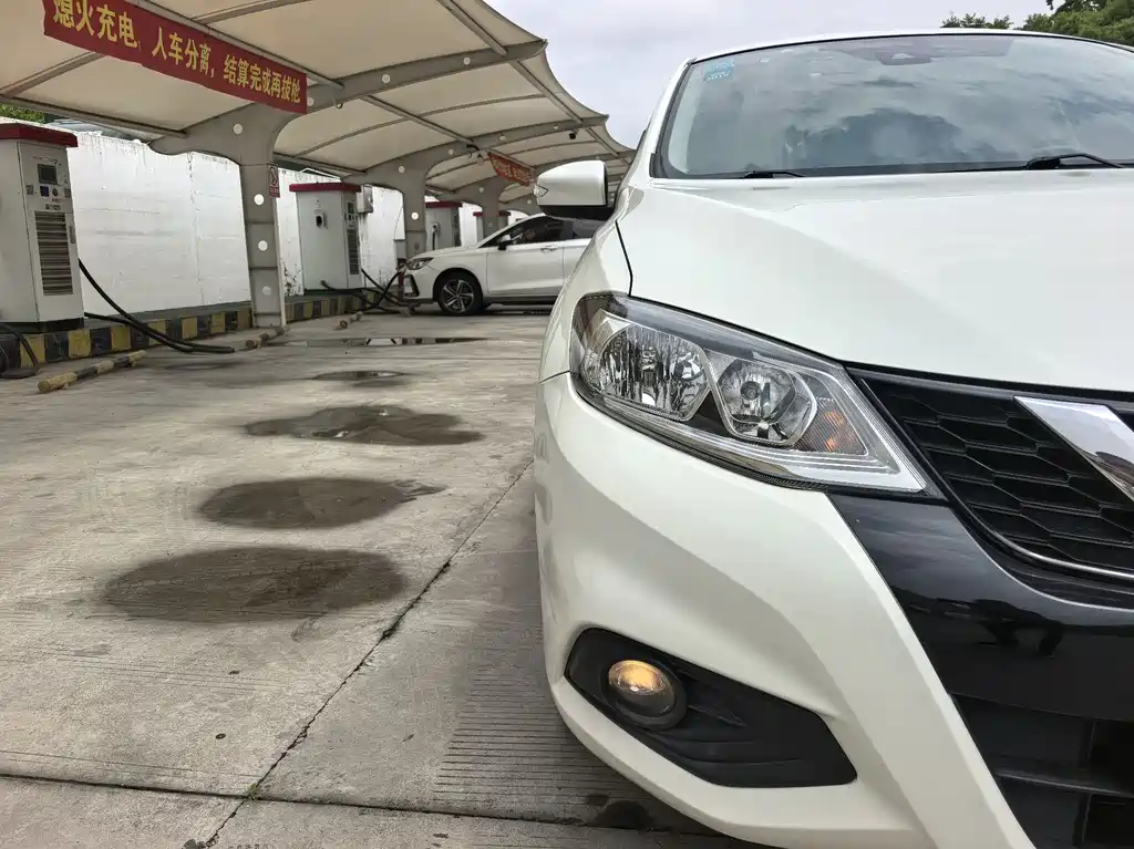 Nissan Tiida 2016 — фото 23