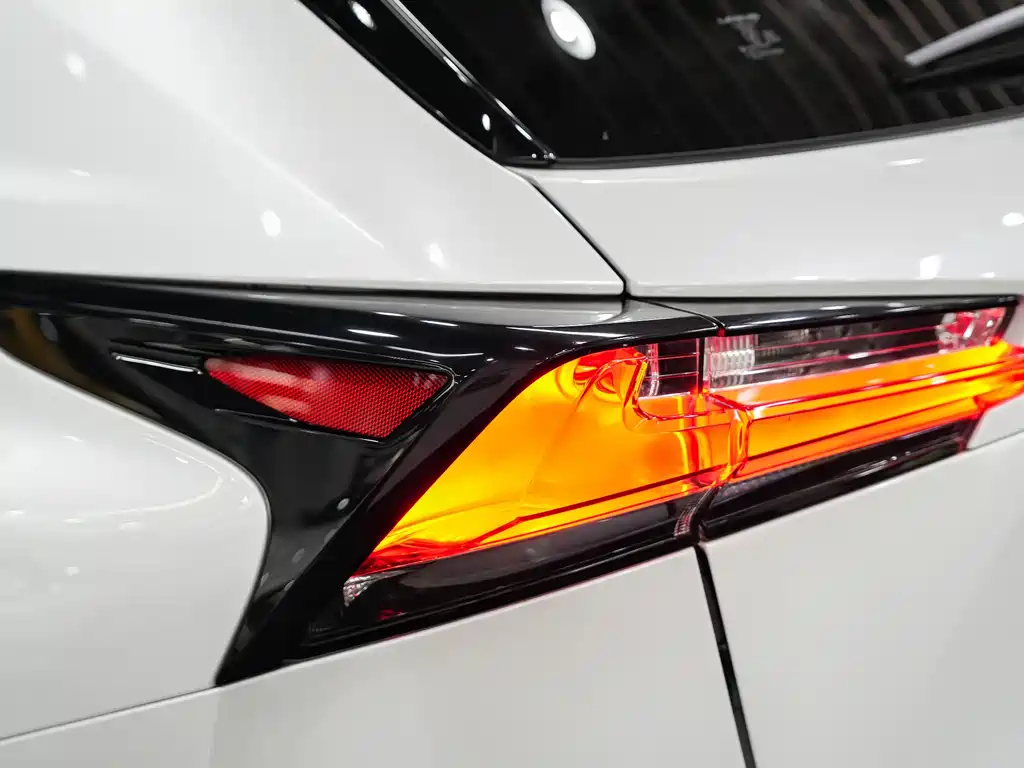 Lexus NX 2016 — фото 8