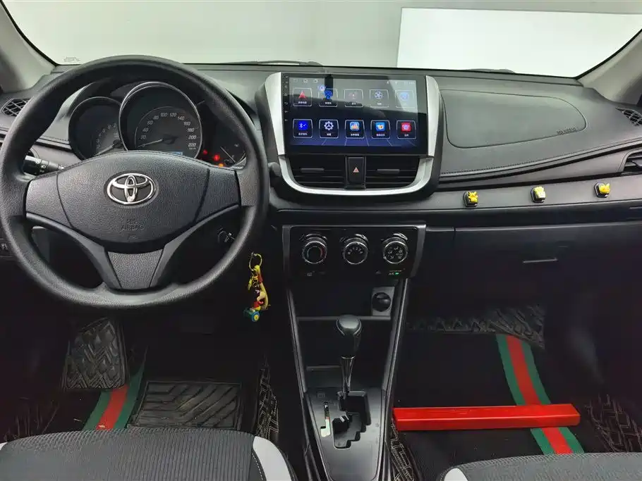 Toyota Yaris L 2020 — фото 12