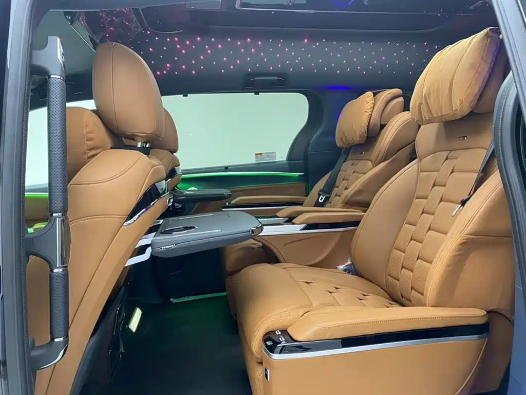 Toyota Granvia — фото 21