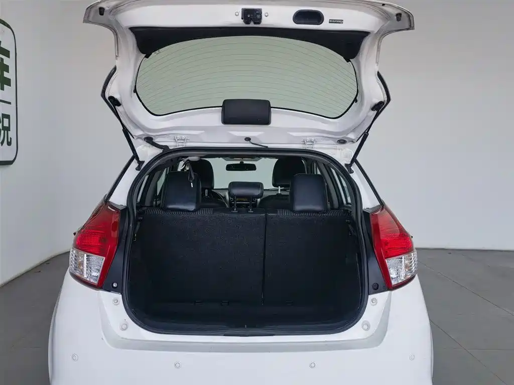 Toyota Yaris L 2015 — фото 16