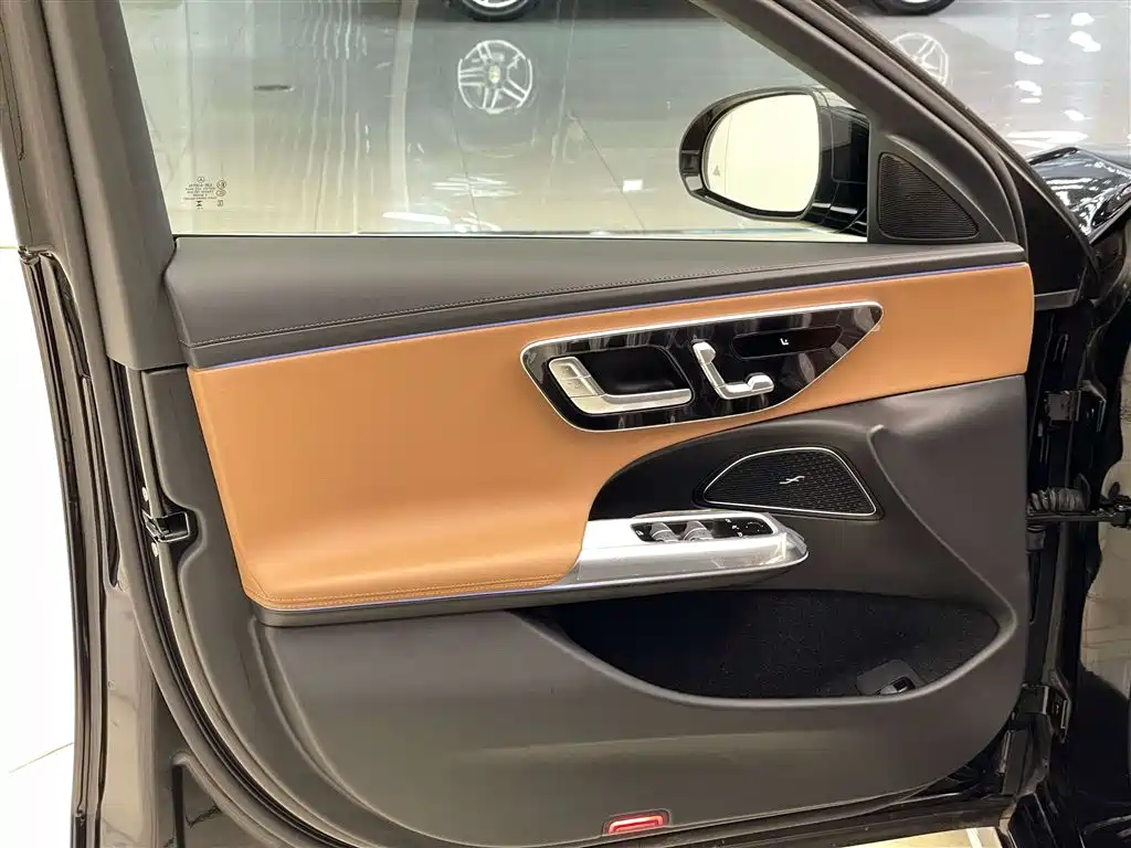 Mercedes-Benz E-Class 2025 — фото 15