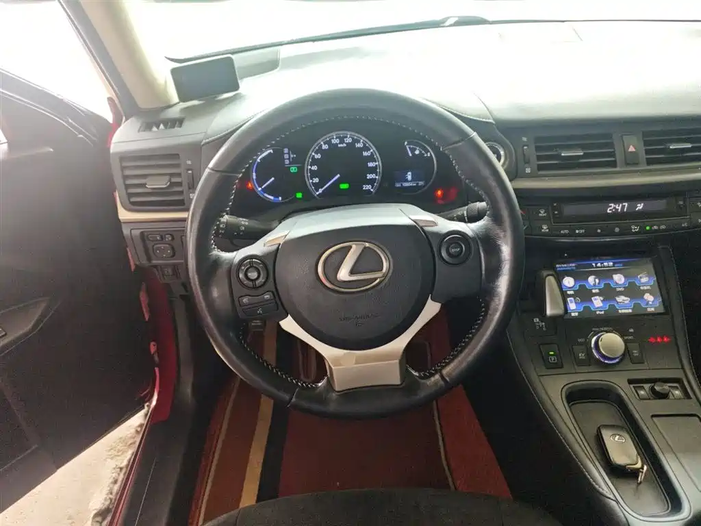 Lexus CT 2016 — фото 11