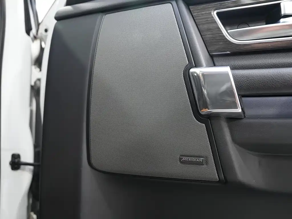 Land Rover Discovery 2016 — фото 12