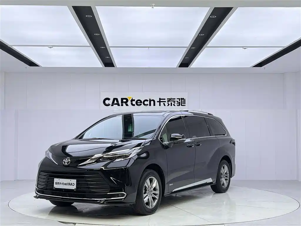 Toyota Sienna 2024 — фото 1