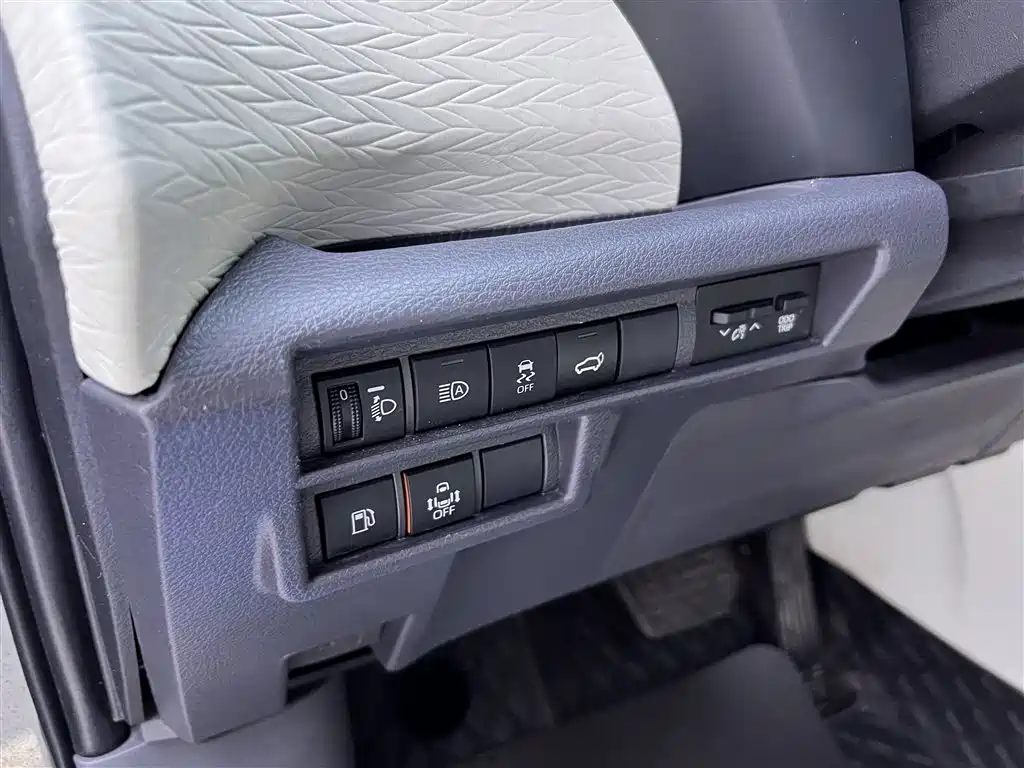 Toyota Sienna 2024 — фото 27