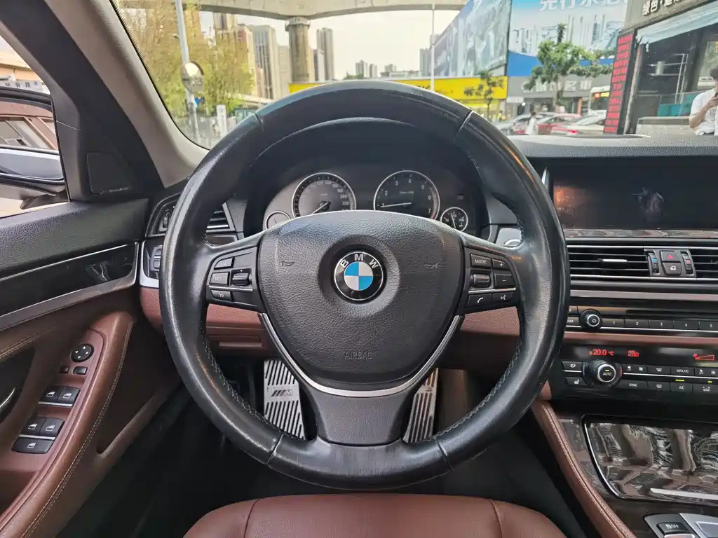 BMW 5 Series 2016 — фото 13