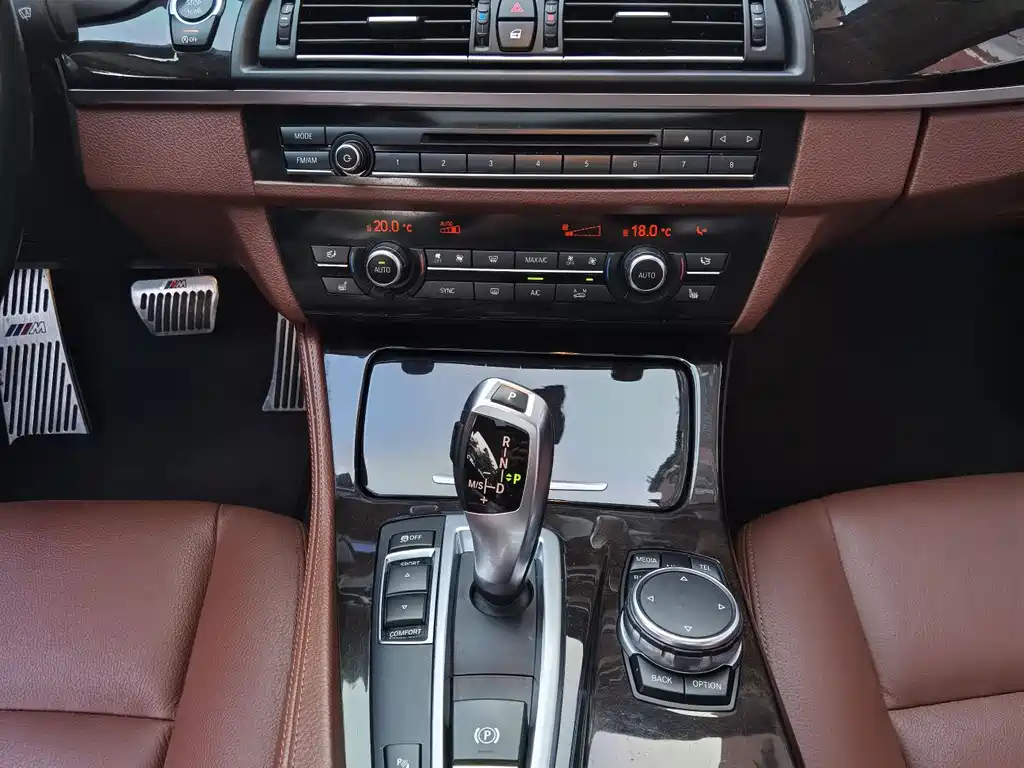 BMW 5 Series 2016 — фото 14