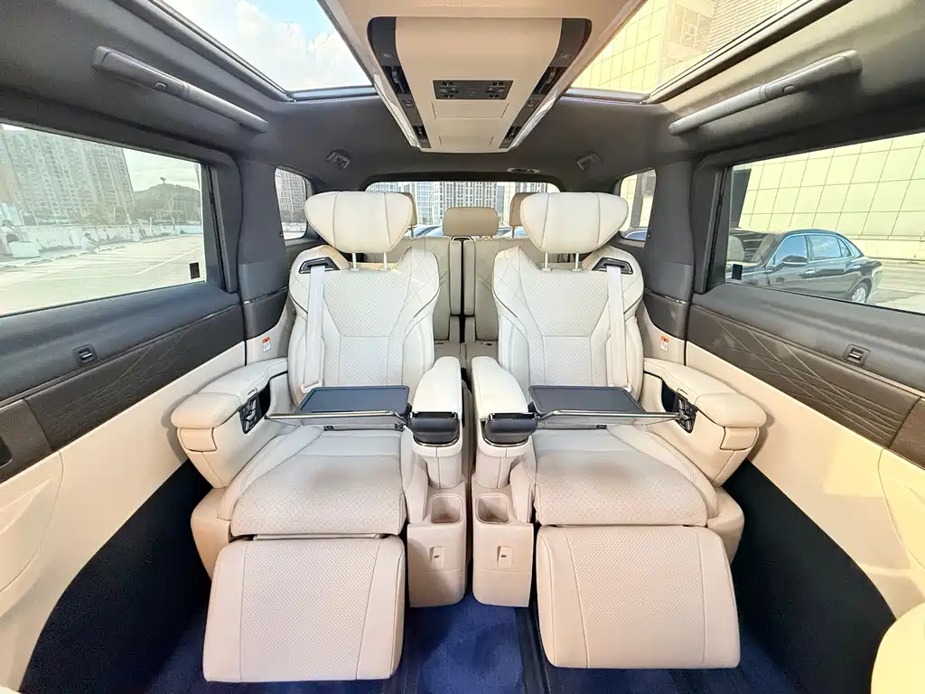Toyota Alphard 2024 — фото 9