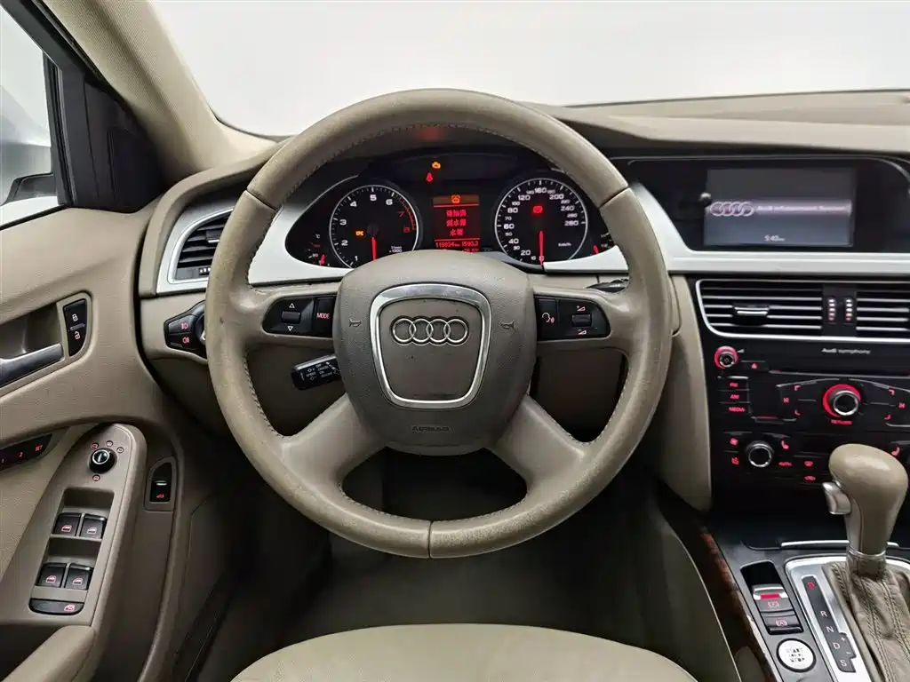 Audi A4L 2010 — фото 5