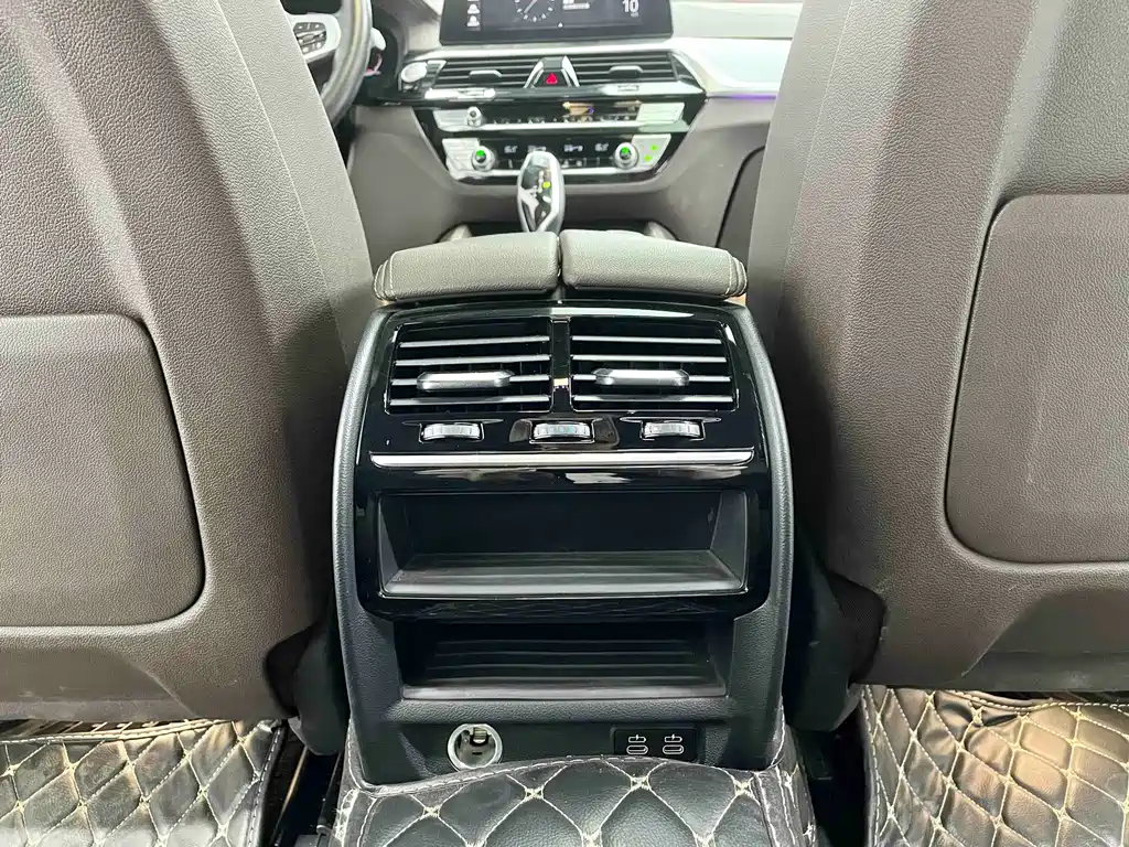 BMW 5 Series 2020 — фото 13